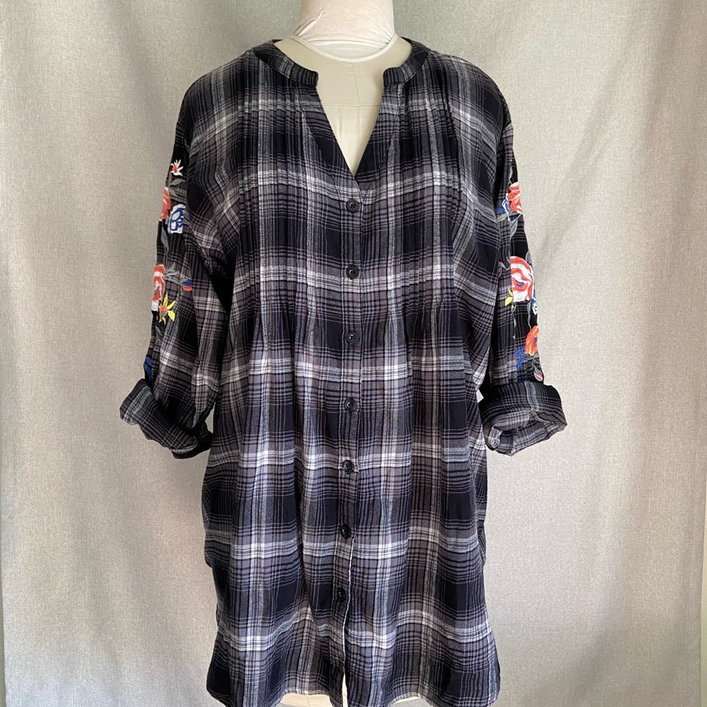 - Woman Within Plaid Top. Size 2X 26/28